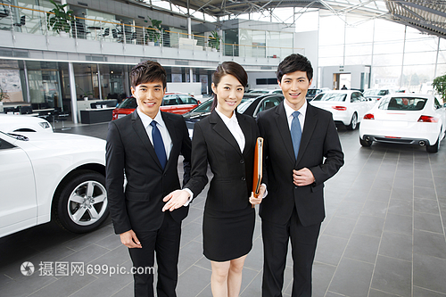 高效溝通與專業(yè)服務(wù) 4S店汽車銷售人員的推銷藝術(shù)